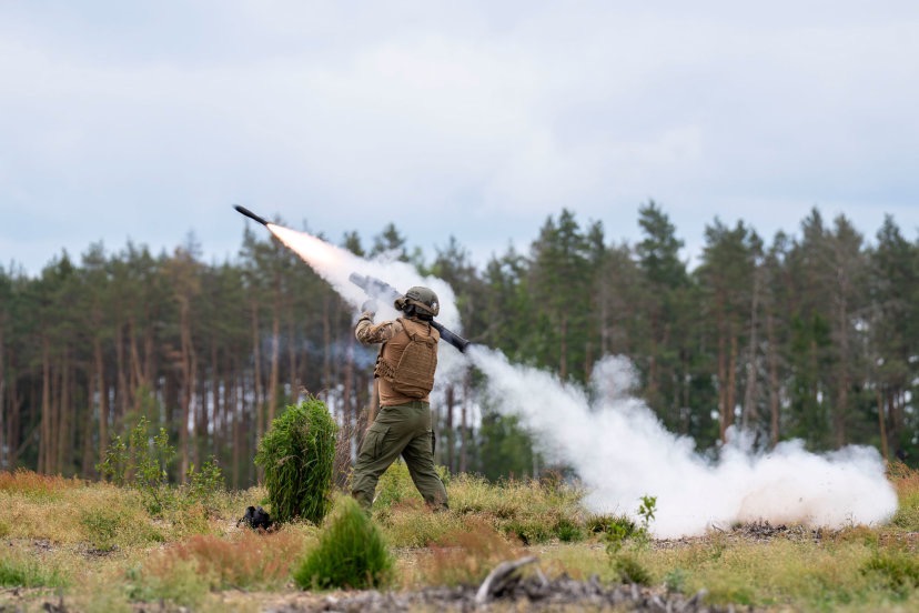 Operator firing the “Gabija” launcher at a training range